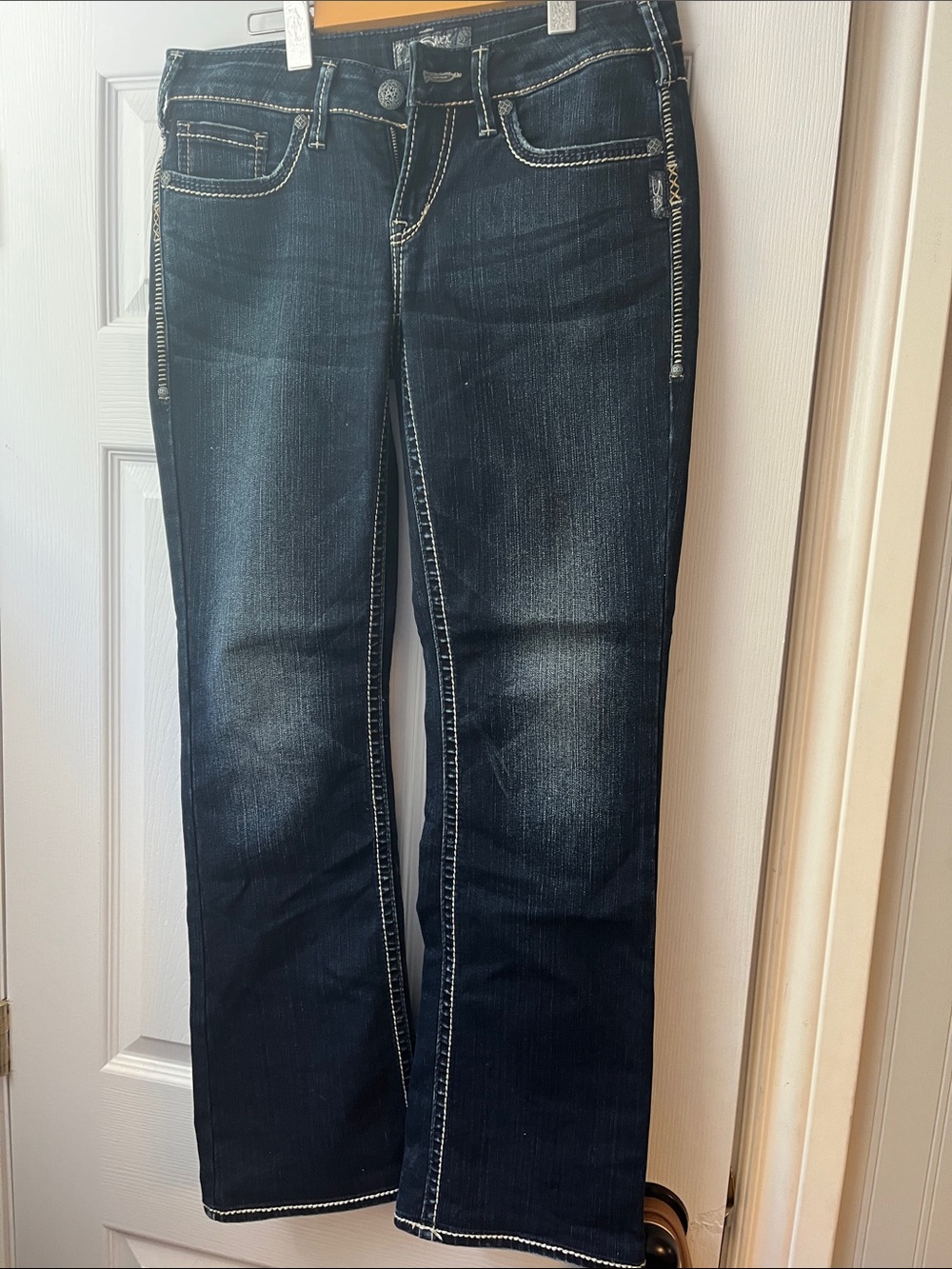 Silver Jeans Co. Women’s Aiko Dark Blue Bootcut Jeans with Contrast Stitching
